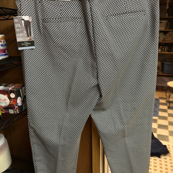 NWT Women’s size 16 pants by Liz Claiborne - Picture 2 of 7